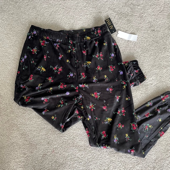 💥2/$60💥 NWT Velour Joggers - Picture 4 of 8